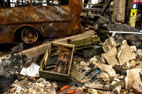 Rușii aruncă la gunoi și incendiază cadavrele camarazilor uciși în război: „Puteai simți mirosul de la etajul 8”